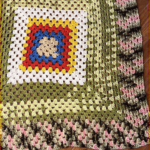 Beautiful vintage granny square blanket throw handmade colorful 38 inch square - Picture 6 of 11